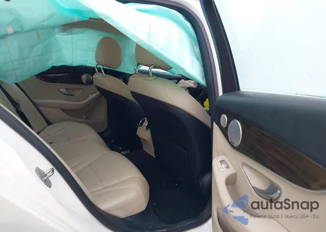 2017 Mercedes-Benz C 300 4Matic из США, поврежденный, VIN 55SWF4KB1HU185640